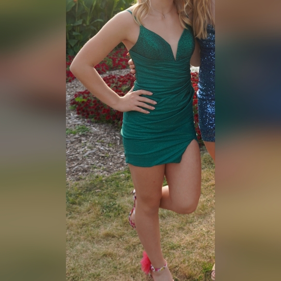 Emerald Green Formal dress size 0 - Picture 1 of 4